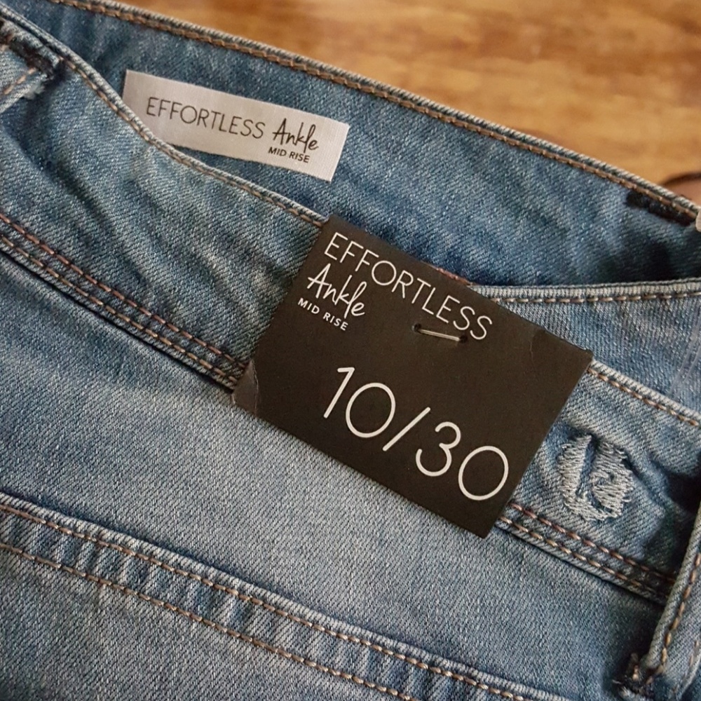Lightly distressed Kensie jeans - Picture 7 of 8